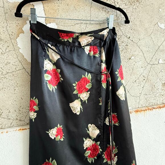 Vtg 90s Wrap Skirt Black Silky Satin Rose Print Midi USA Made Coquette Grunge S - Picture 2 of 7